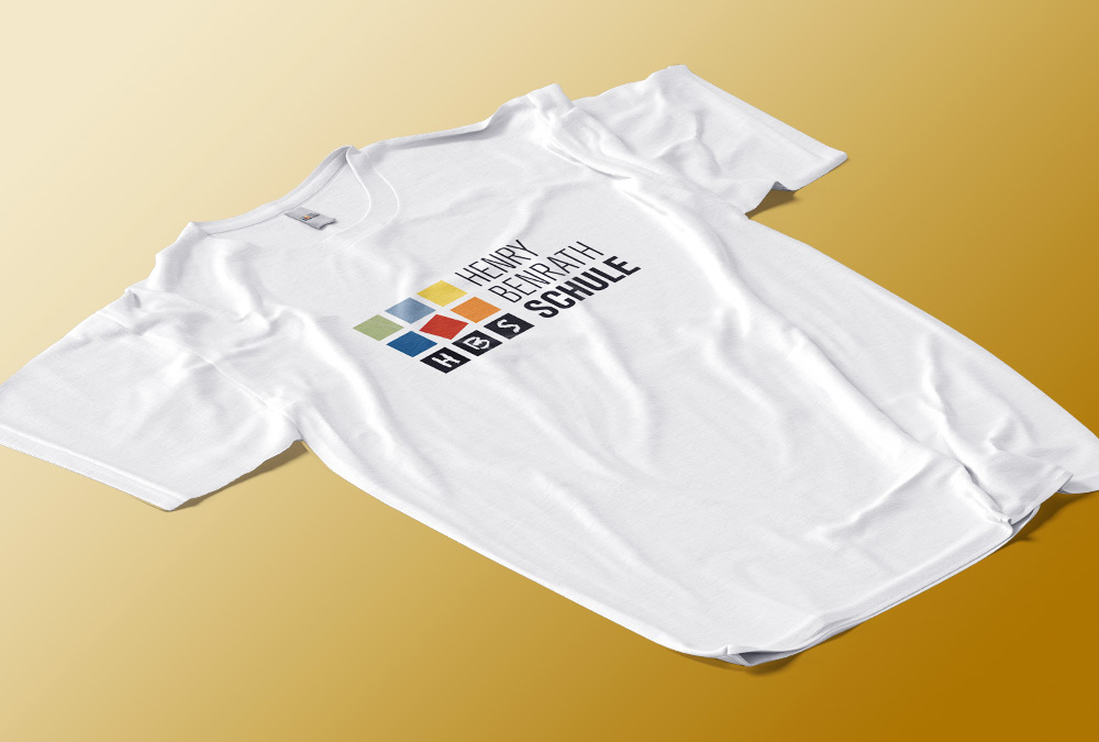 Schullogo der HBS in Friedberg auf einem T-Shirt